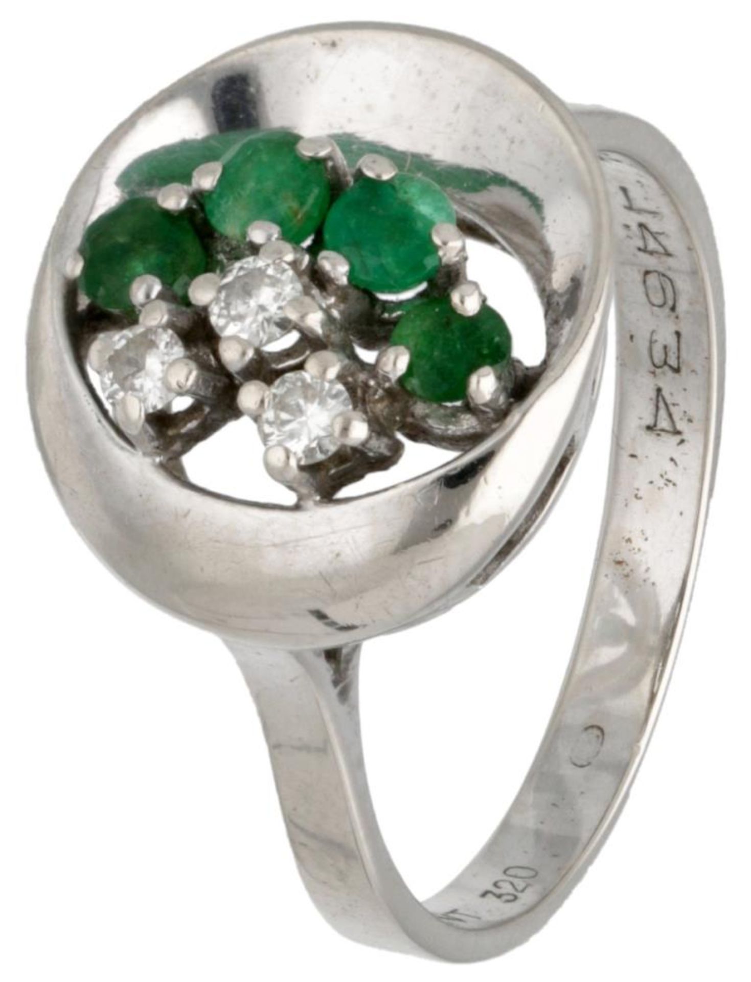 14K. White gold ring set with approx. 0.32 ct. emerald and approx. 0.09 ct. diamond.