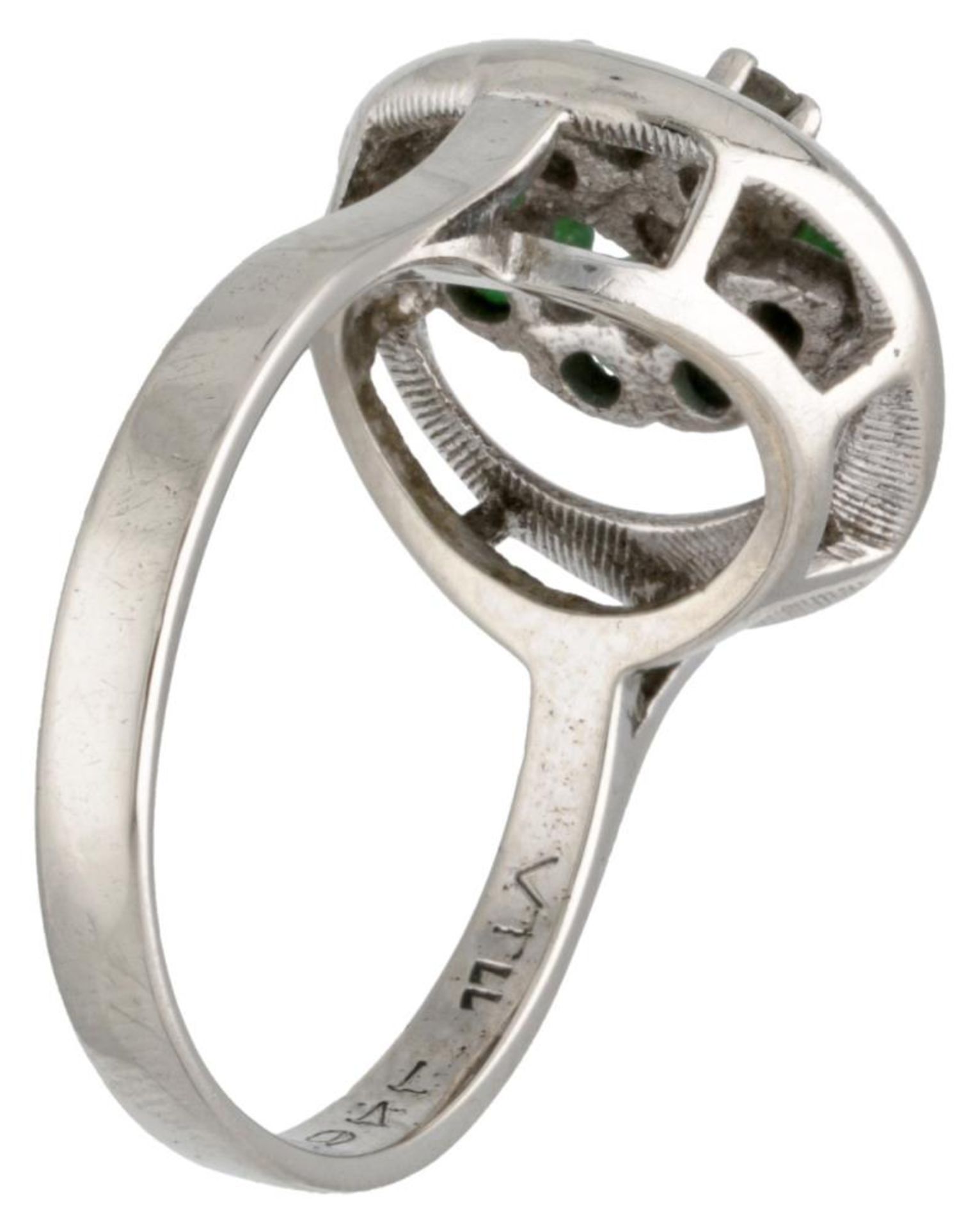 14K. White gold ring set with approx. 0.32 ct. emerald and approx. 0.09 ct. diamond. - Bild 2 aus 2