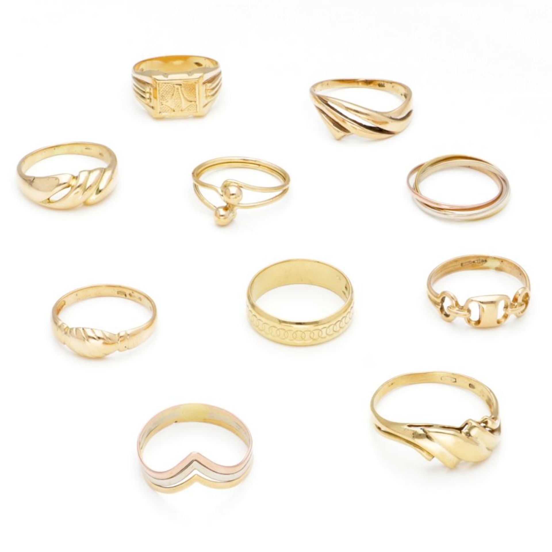 Lot of various 18K. gold rings.