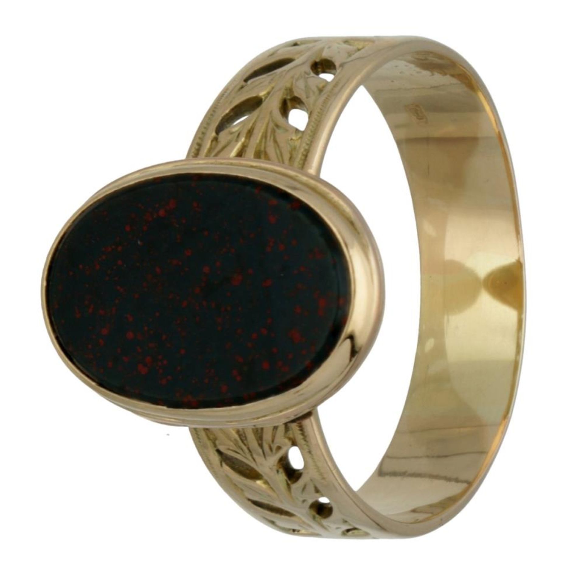 14K. Yellow gold medallion signet ring set with heliotrope.