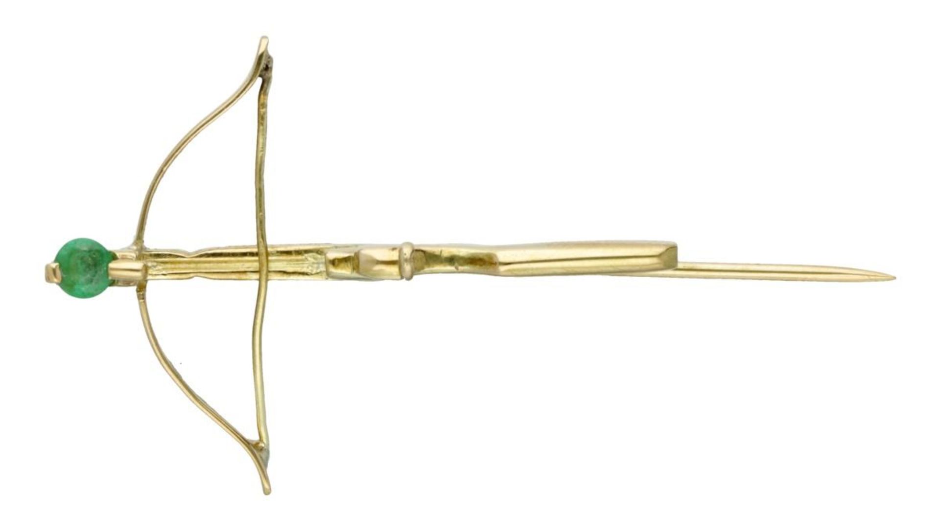 14K. Yellow gold hatpin in the shape of a crossbow pistol set with an emerald.