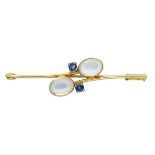 18K. Yellow gold brooch set with moonstone and sapphire.