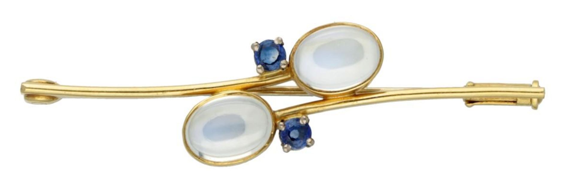 18K. Yellow gold brooch set with moonstone and sapphire.