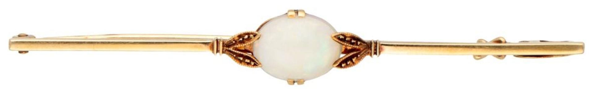 Vintage 14K. yellow gold brooch set with approx. 1.04 ct. opal.