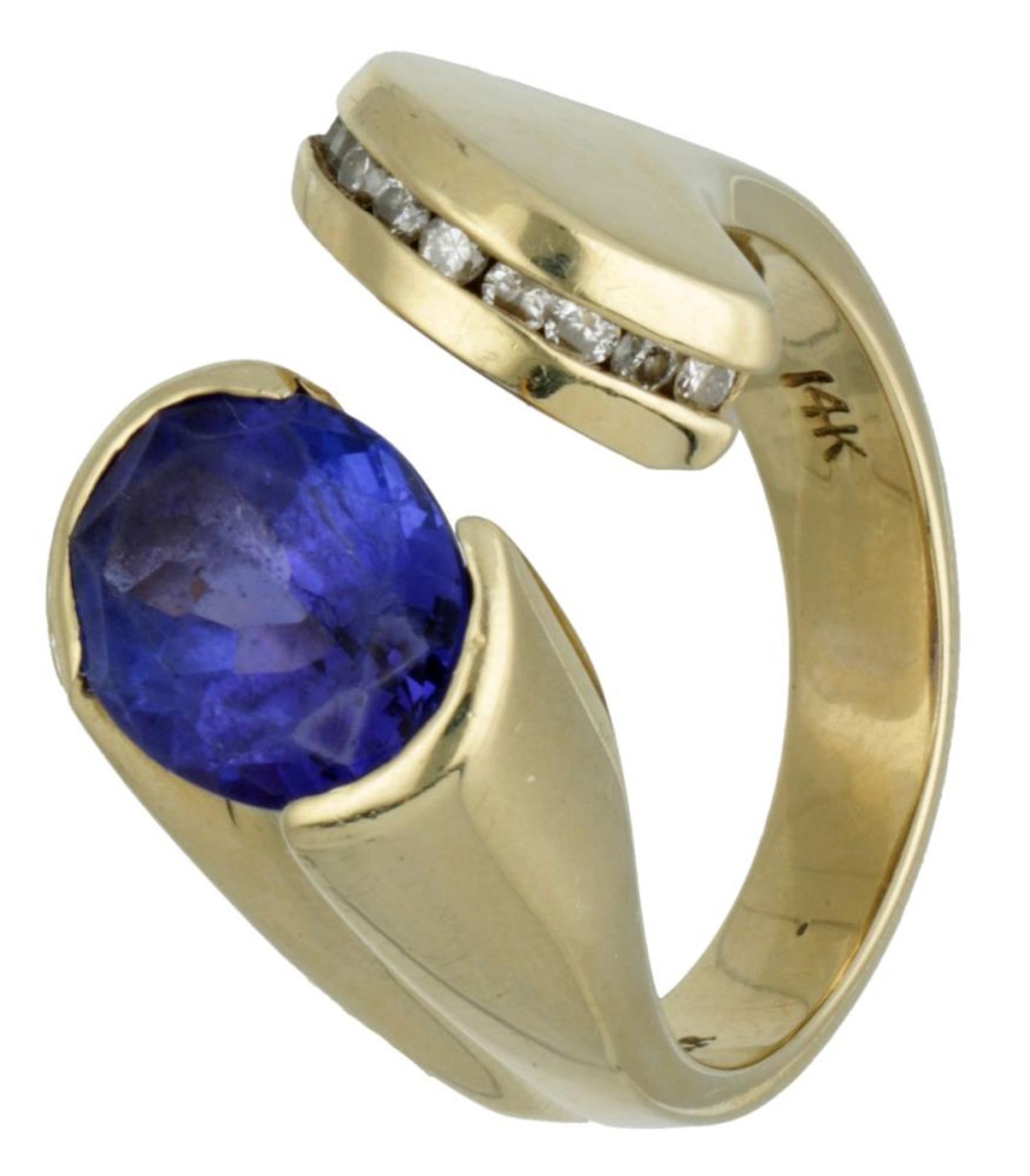 14K. Yellow gold ring set with approx. 0.11 ct. diamond and approx. 2.01 ct. iolite.