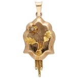 14K. Yellow gold antique pendant with flower set with a pearl.