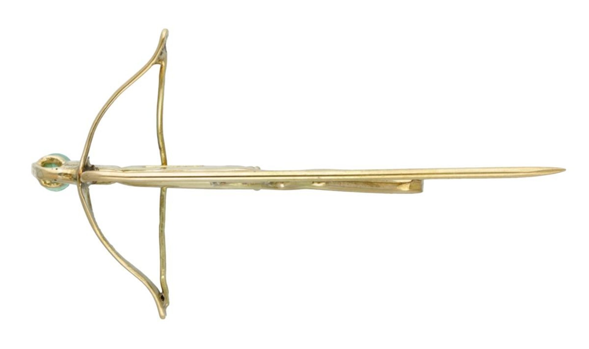 14K. Yellow gold hatpin in the shape of a crossbow pistol set with an emerald. - Bild 3 aus 3