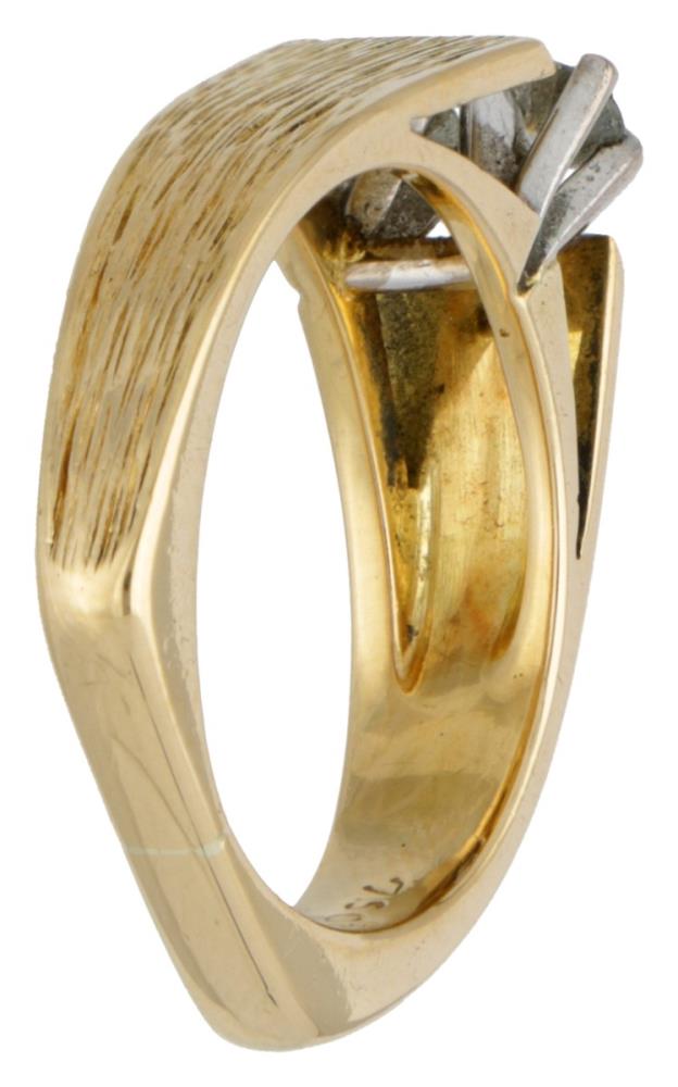 18K. Yellow gold ring set with approx. 0.22 ct. diamond. - Image 2 of 3