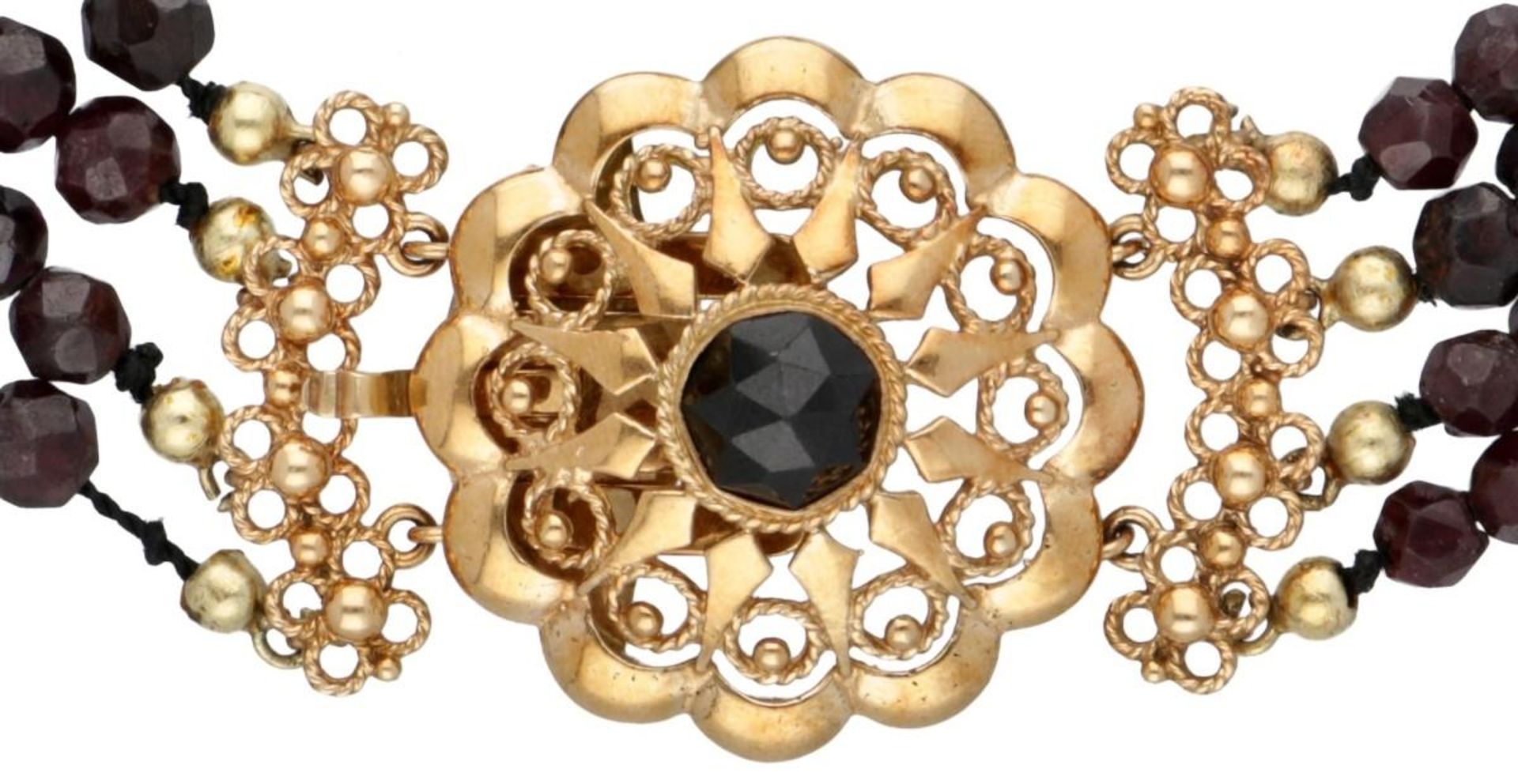 Three-row garnet necklace with a 14K. yellow gold closure. - Bild 2 aus 3