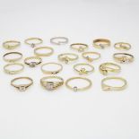 Lot of various bicolor and yellow gold rings, some of which are set with diamonds.
