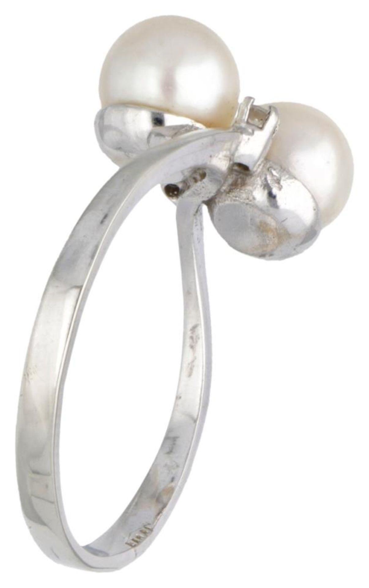18K. White gold toi et moi ring set with diamonds and pearl. - Image 2 of 2
