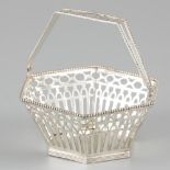 Bonbon / sweetmeat basket with handle, silver.