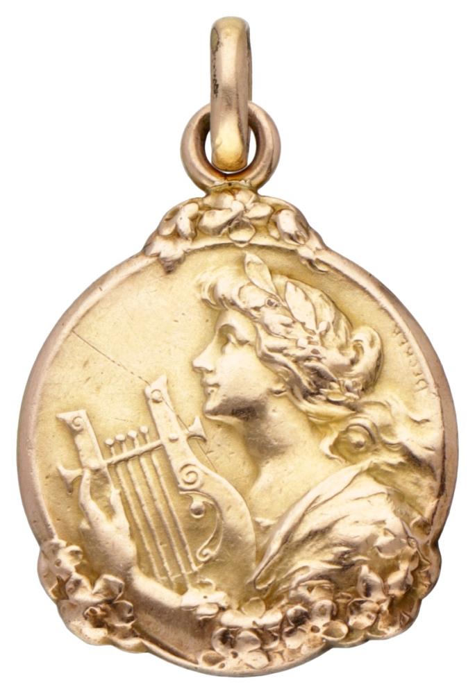 Gold plated French Art Nouveau FIX pendant signed by Becker, approx. 1900.