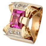 18K. Yellow gold bow-shaped retro tank ring set with diamond in white gold and synthetic ruby.