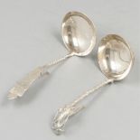 2-piece lot of cream spoons silver.