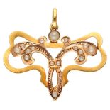 18K. Yellow gold Art Nouveau pendant set with seed pearl.