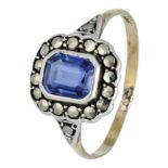 14K. Yellow gold / sterling silver Art Deco ring set with approx. 0.71 ct. synthetic sapphire and ma