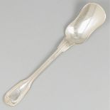 Christofle sugar scoop, model Chinon, silver-plated.