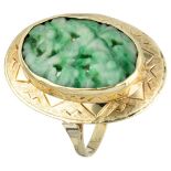 Vintage 14K. yellow gold ring set with jade with floral details.