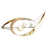 Vintage 14K. bicolor gold brooch set with diamond and freshwater pearl.