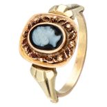 Antique 14 kt. bicolor gold ring with cannetille work and a black cameo with a portrait of a lady in