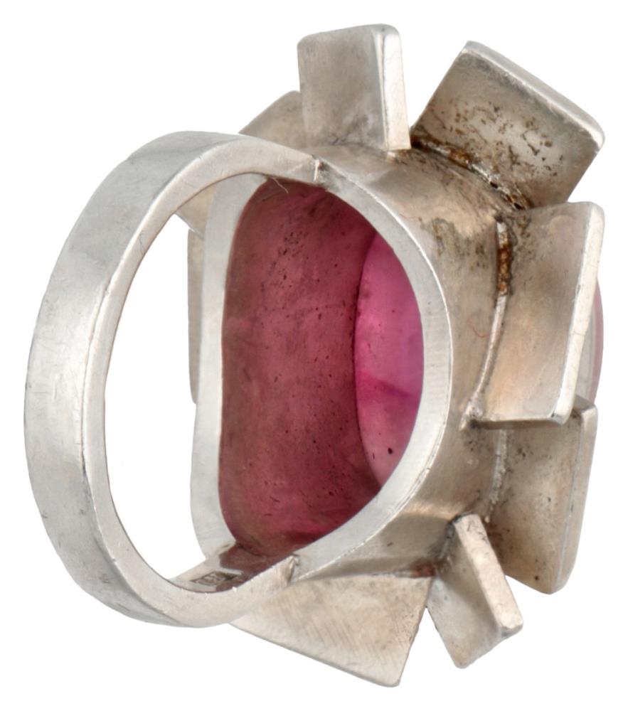 Sterling silver ring with tourmaline by Swedish designer Rey Urban. - Image 2 of 4