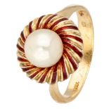 Vintage 18K. yellow gold pearl ring, decorated with red enamel.