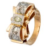 18K. Yellow gold bow-shaped retro tank ring set with approx. 0.11 ct. diamond.
