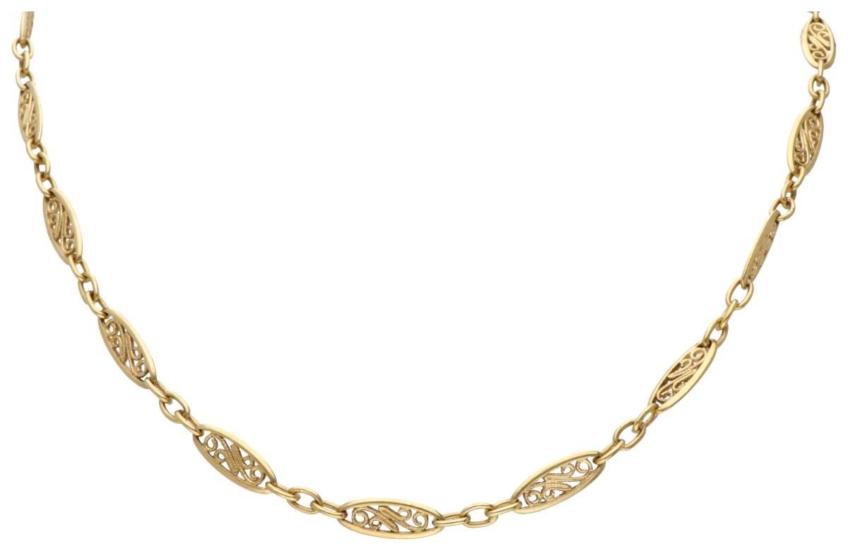 18K. Yellow gold vintage necklace with navette-shaped links.