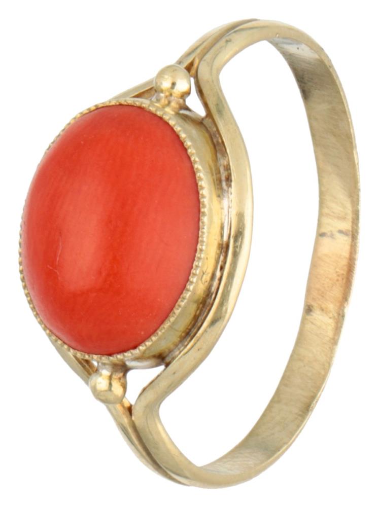 14K. Yellow gold ring set with approx. 2.01 ct. red coral.