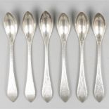 6-piece set of silver teaspoons.