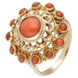 14K. Yellow gold vintage cocktail ring set with red coral.