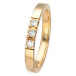 18K. Yellow gold alliance ring set with approx. 0.09 ct. diamond.