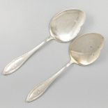 2-piece set of pie servers silver.