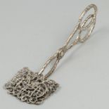 Biscuit tongs silver.