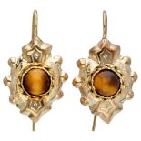 Antique BLA 10K. yellow gold earrings set with approx. 0.76 ct. tiger's eye.