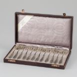 12-piece set of cake / pastry forks in original silver case.