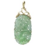 14K. Yellow gold vintage pendant set with floral carved jade.