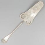 Cake / pastry server silver.