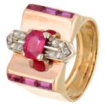 18K. Tricolor gold retro tank ring set with diamond and synthetic ruby.