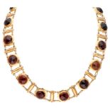 Vintage 14K. yellow gold 'bootjes' necklace set with garnet.