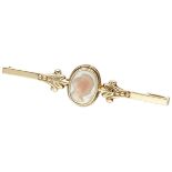 14K. Yellow gold vintage brooch set with a mother-of-pearl cameo.