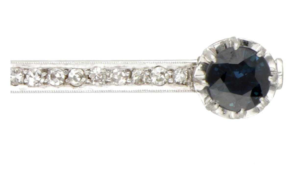 Pt 900 platinum Art Deco bar brooch set with approx. 1.60 ct. diamond and approx. 1.96 ct. sapphire. - Image 4 of 6