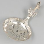 Sugar sifter spoon (Amsterdam, Jacob W. van Eysen 1783-1807) silver.