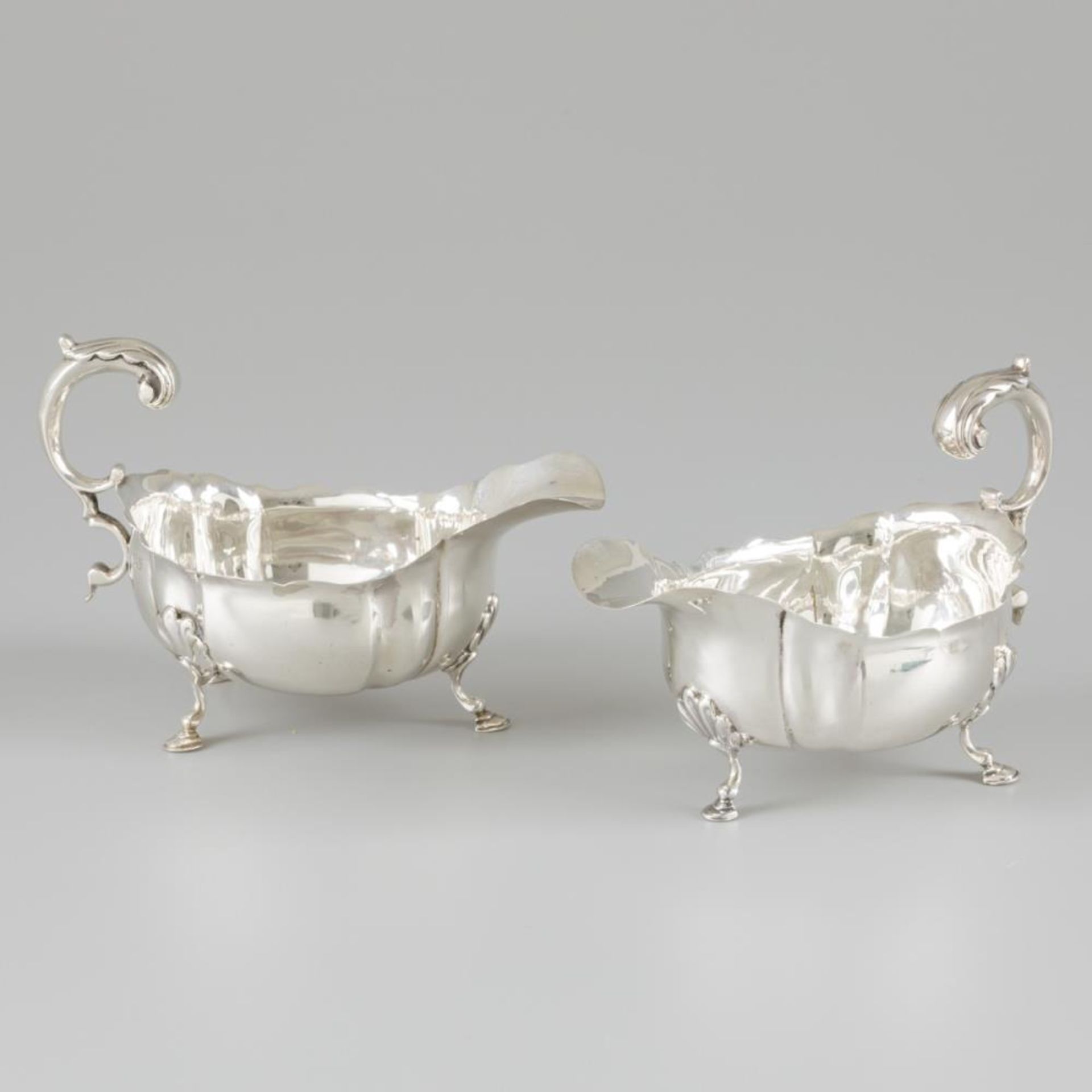 2-piece set of sauce boats silver.