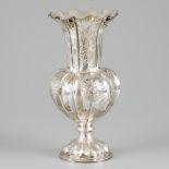 Showpiece vase silver.