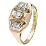 18K. Tricolor gold retro tank ring set with approx. 0.12 ct. diamond.