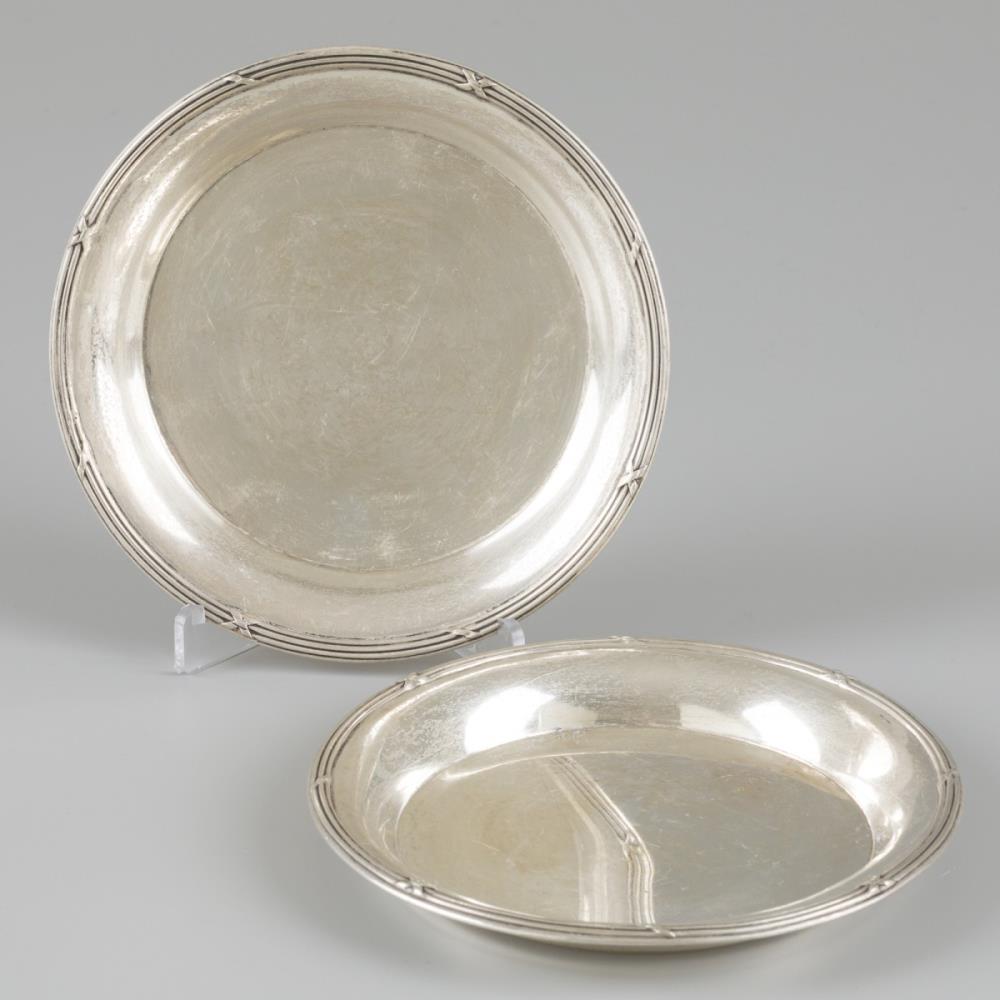 2-piece set of bottle trays silver.