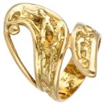 18K. Yellow gold design ring.