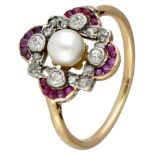 14K. Bicolor gold Art Deco four-leaf clover ring set with diamond, natural ruby ​​and a pearl.